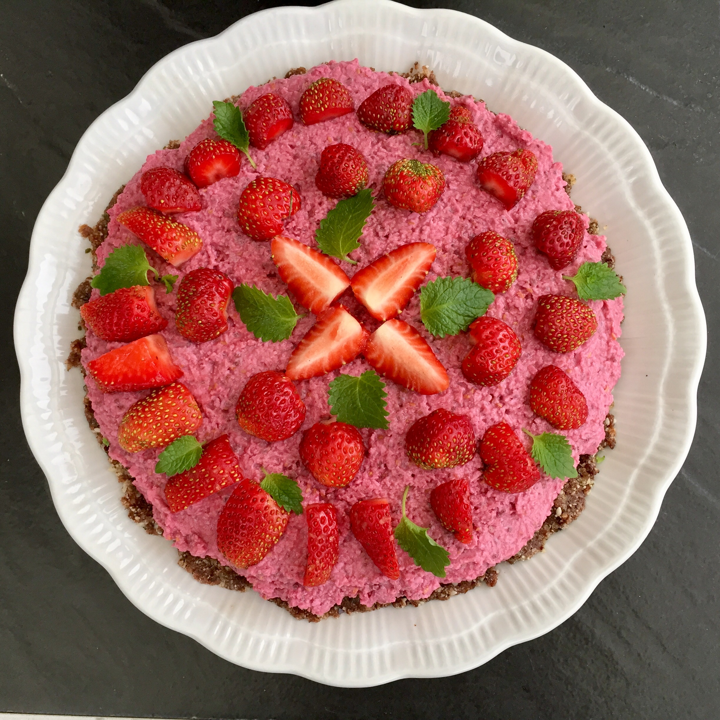 Strawberry raw cake